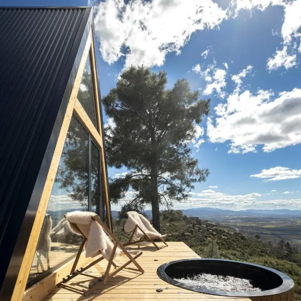 TheVagar - Glamping Mountain Shelters，位于贝尔蒙特的酒店