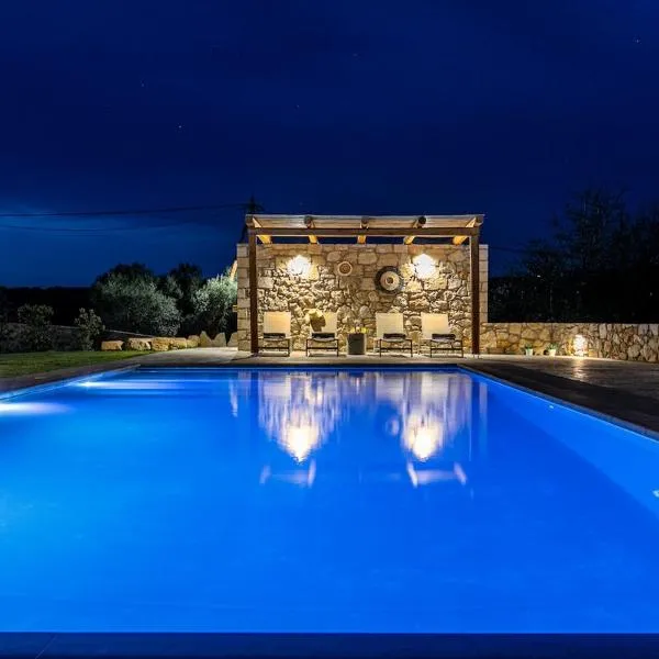 Villa Alargo Heated Pool，位于Katokhórion的酒店