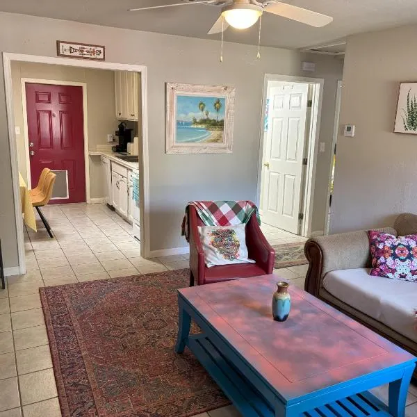 Bright & Breezy Cottage，位于微风湾的酒店