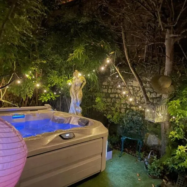 Lamaison du phare honfleur chambres d'hotes et jacuzzi privé，位于翁弗勒尔的酒店