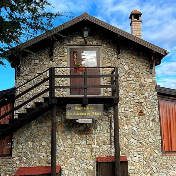 罗坎达德尔珀伊塔农家乐，位于Acri的酒店