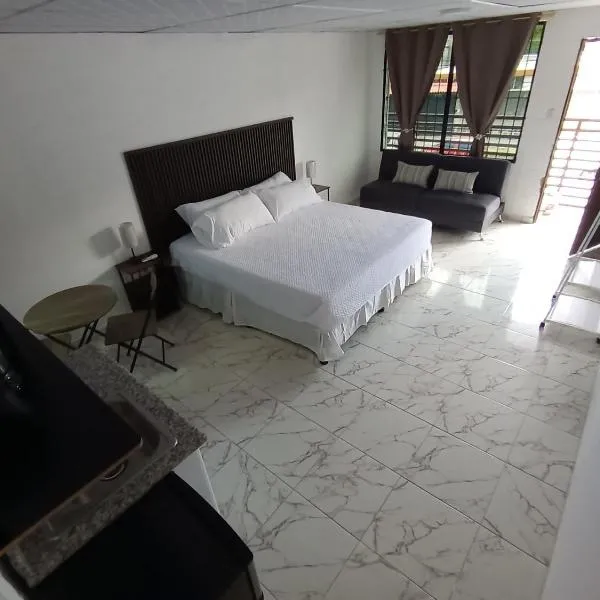 Luxury Hostel Teresita,位于圣萨尔瓦多的酒店