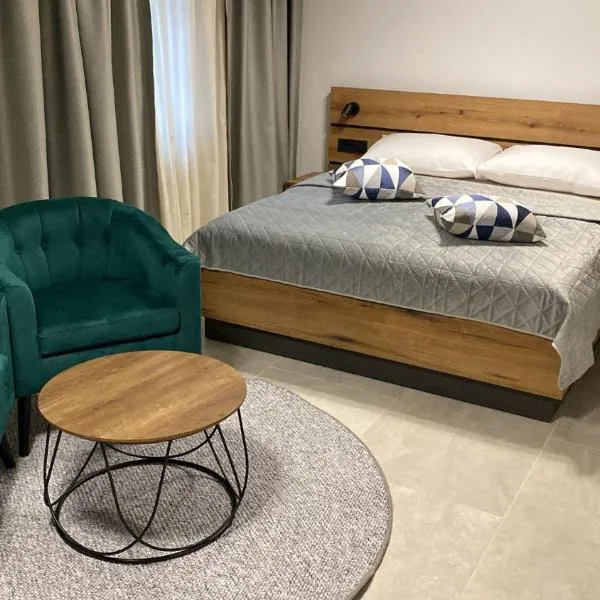 Villa Knezevic-completely renovated 2025，位于普利特维采湖的酒店