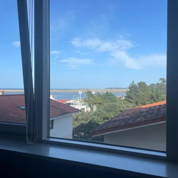 Apartamento junto Real Golf de Pedreña，位于佩德勒纳的酒店