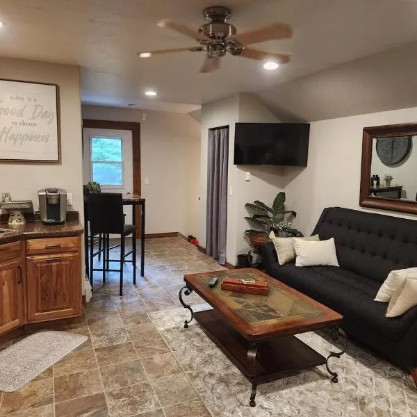 Loft in the Pines，位于Waupaca的酒店