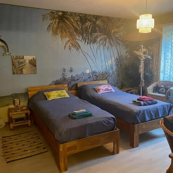 Beachroom 19m2 with mountain view，位于Evilard的酒店