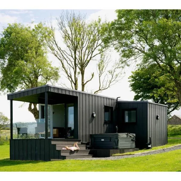 Luxury 2 Bedroom Glamping Pod with Hot Tub at Aganmore Farm Glamping - Pod 2，位于巴利卡斯尔的酒店