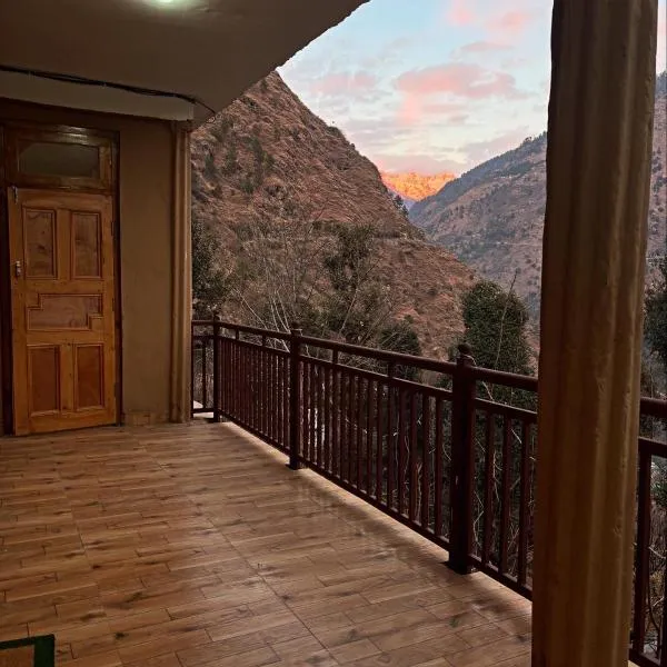 Mizuki Retreat and Cafe, Tirthan Valley，位于Gushaini的酒店