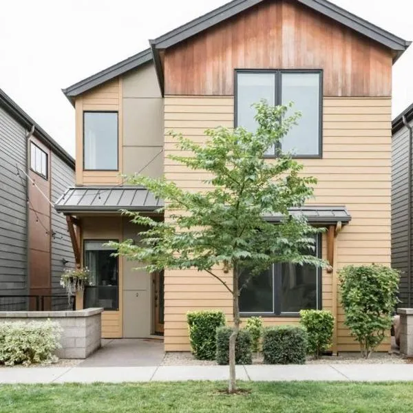 THE PENDLETON - Walkable - Arcade Loft - Modern- Light & Bright，位于尤金的酒店