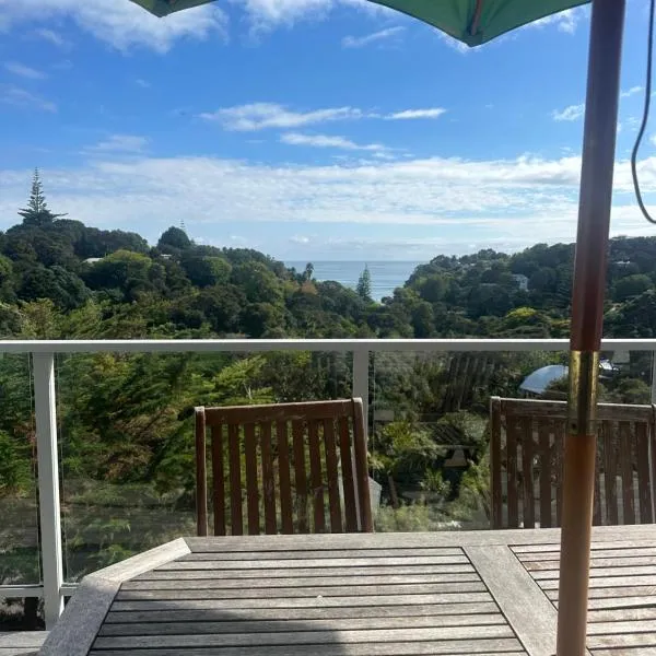 Palm Breeze Getaway 1of2-at the Waiheke Island Resort-Configured as ONE Double Bedroom IINOT resort ownedII，位于Waiheke Island的酒店