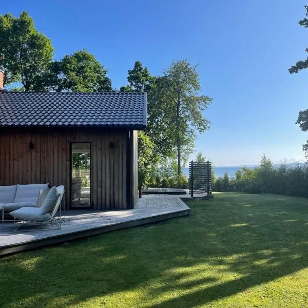 Modern house with lakeview - near town and nature，位于Bankeryd的酒店