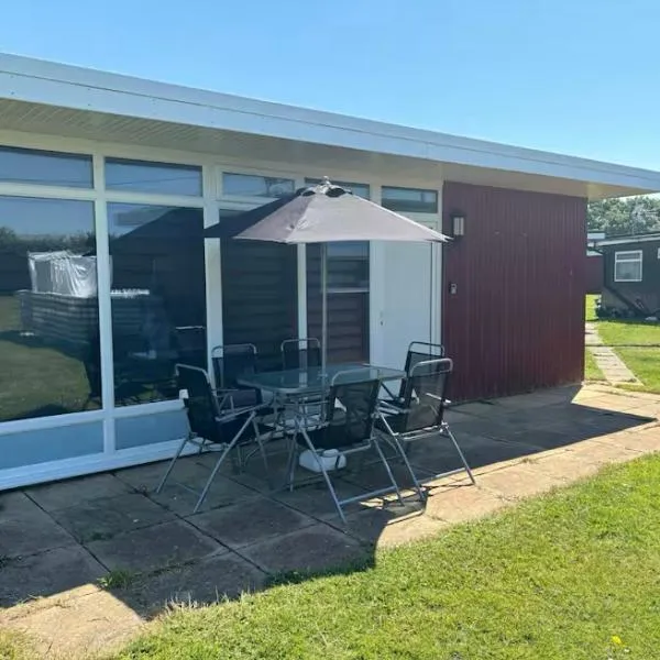 Granada, 2 bedroom chalet with onsite pool and bar，位于塞尔西的酒店