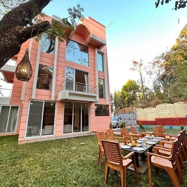Amy Villa Lonavala luxury 5bhk with private swimming pool，位于罗纳瓦拉的酒店