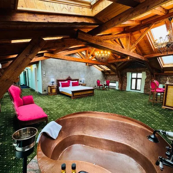 JMR Splendor - Private Sauna & Bathtub Suites，位于康斯坦察的酒店