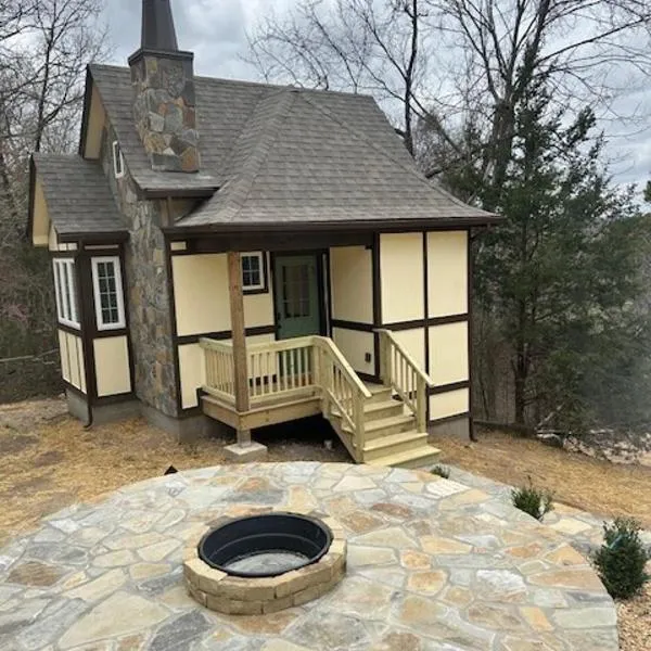 Hearthstone Hideaway at Tudor Suites，位于尤里卡斯普林斯的酒店