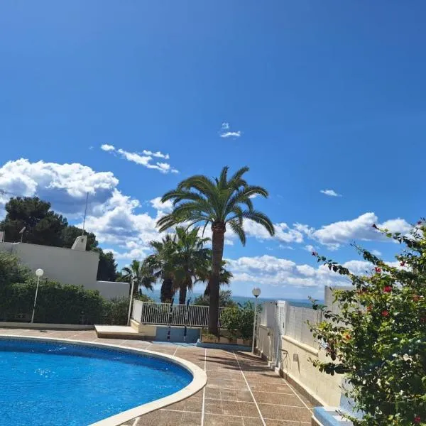 CaLaNu Cap Salou Apartment by the sea，位于萨洛的酒店