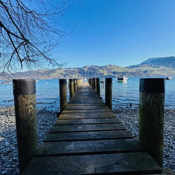 Stilvoll, am Thuner See, nähe Interlaken, Familienfreundlich mit Garten, WIFI，位于Einigen的酒店