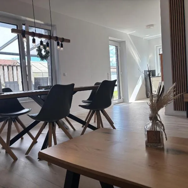 Neu! Modernes Apartment Nähe Bowling Center!，位于韦尔特的酒店