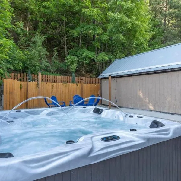Close to Hiawatha Tr and Biking with HOT TUB，位于华莱士的酒店