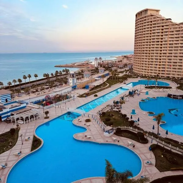 Porto Sokhna pyramids Resort for family，位于艾因苏赫纳的酒店