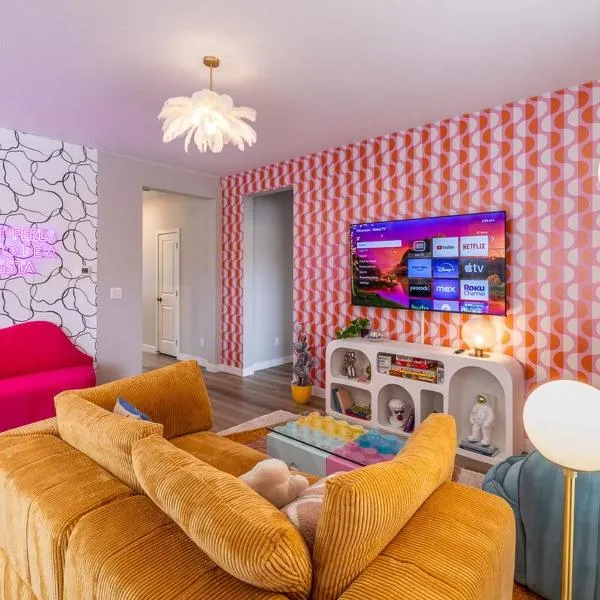 Near Airport, 3BR, Stock Tank Pool, Mini-Golf, Game Rm，位于商贸城的酒店