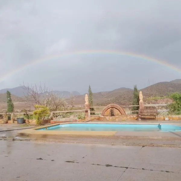 CORTIJO Rural MOLINO EL TARAHAL con piscina y zonas compartidas，位于El Tarahal的酒店