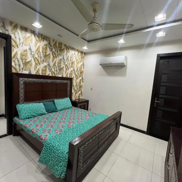 Prime Hotel，位于Ado Rāi的酒店