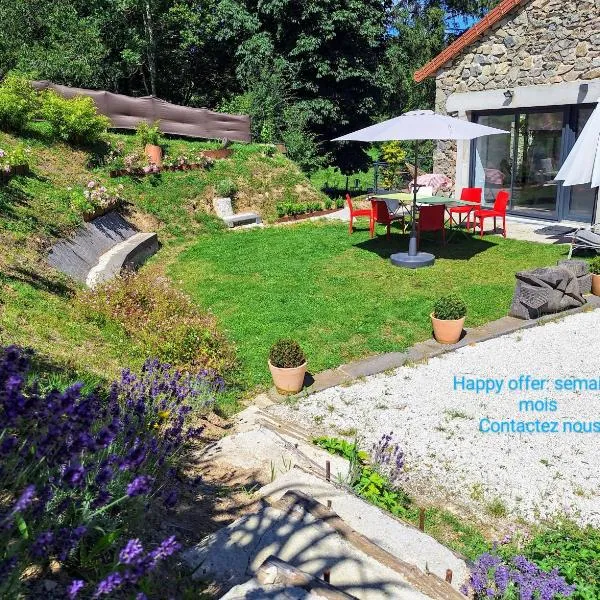 Grand cottage le pré bleu 11mn lac，位于Thizy-les-Bourgs的酒店