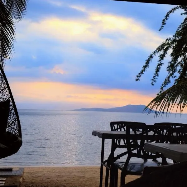 D Villa Nueva's Beach House，位于Lobo的酒店