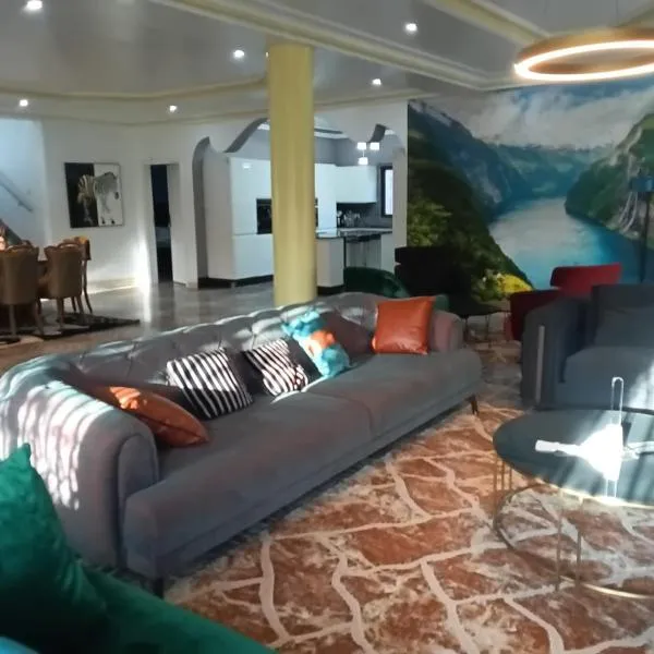 Little Italy B&B - Brusubi，位于Brufut的酒店