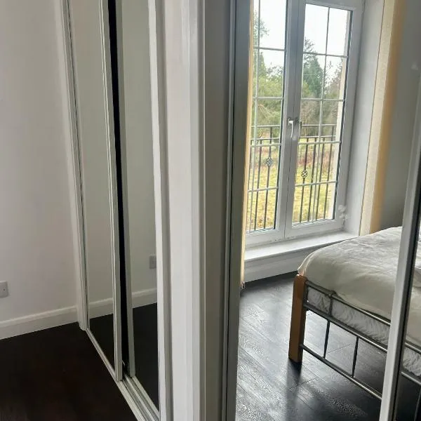 Luxury 2 bedroom apartment in Aberdeen，位于斯科恩的斯科顿的酒店