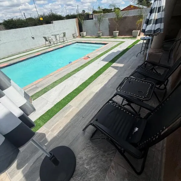 The Pool_deck apartment，位于Lebowakgomo的酒店