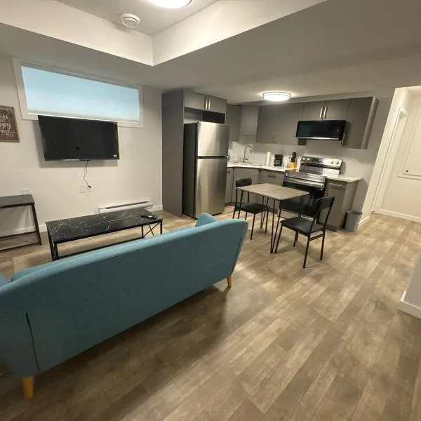 1 bedroom- 1 bath private suit，位于里贾纳的酒店