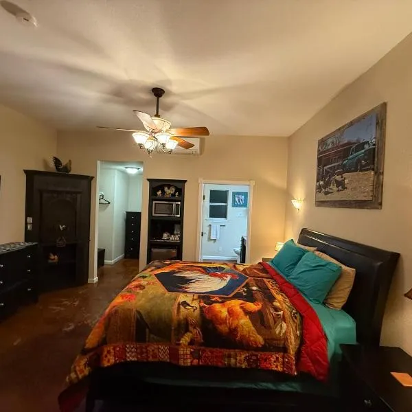 Cabin 6 The Roost Cabins，位于Lakehills的酒店