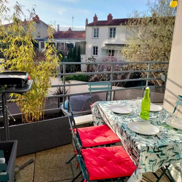 Appartement cosy terrasse parking privé 2 vélos，位于拉罗谢尔的酒店