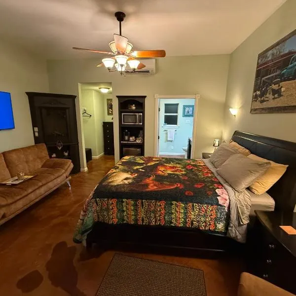 Cabin 2 The Roost Cabins，位于Lakehills的酒店