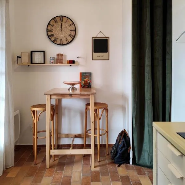 Appartement - Suze la Rousse，位于叙兹拉鲁斯的酒店