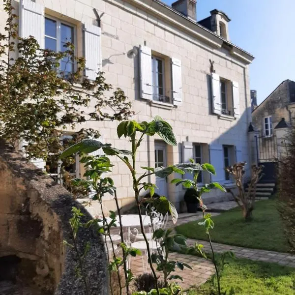 Au pied du Lavoir chambre Germaine，位于Grézillé的酒店
