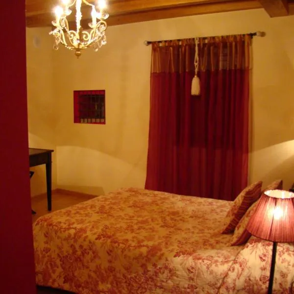 卡萨代玛纳斯旅馆，位于Lorenzana的酒店