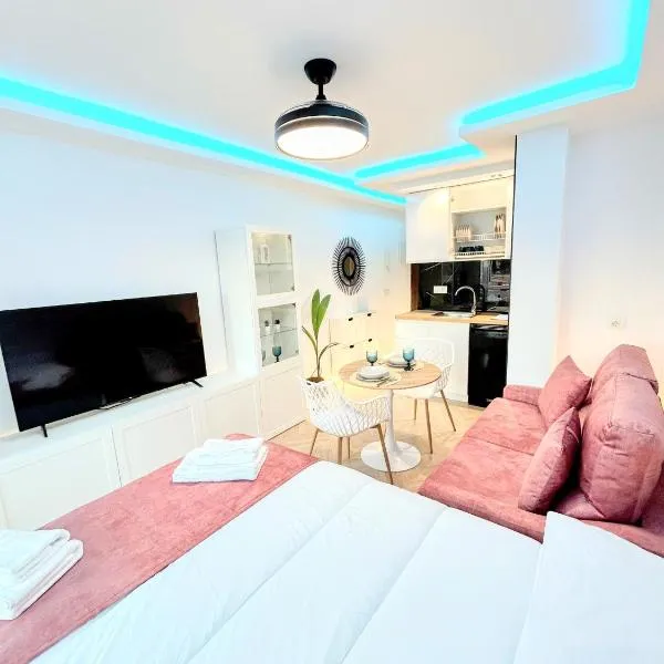 Luxury studio Torremolinos Costa del Sol，位于多列毛利诺斯的酒店