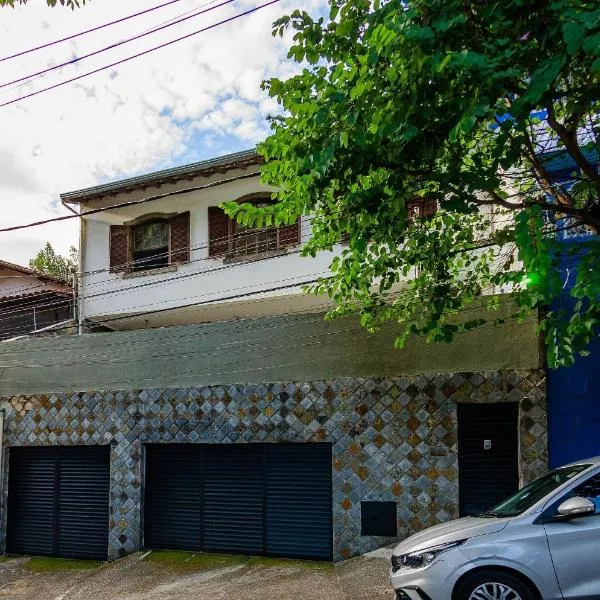 Casa Confortável 5 quartos - São Pedro - BHSH，位于贝洛奥里藏特的酒店