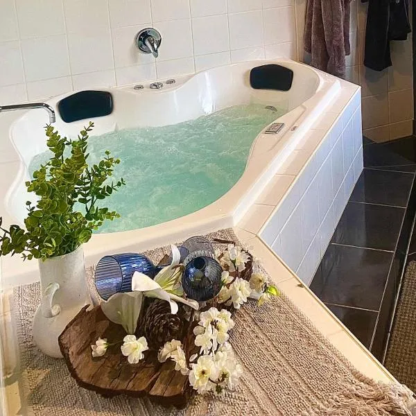 Couple's Luxury Resort Spa Retreat，位于卡尔斯的酒店