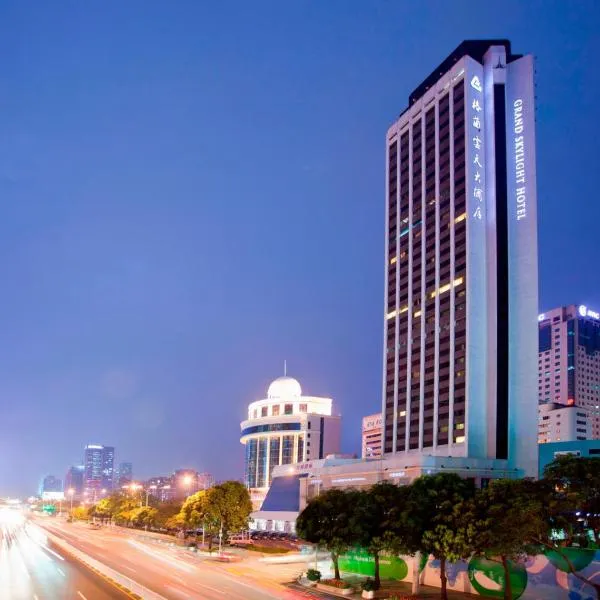 深圳中航城格兰云天大酒店(华强北商圈)，位于盐田的酒店