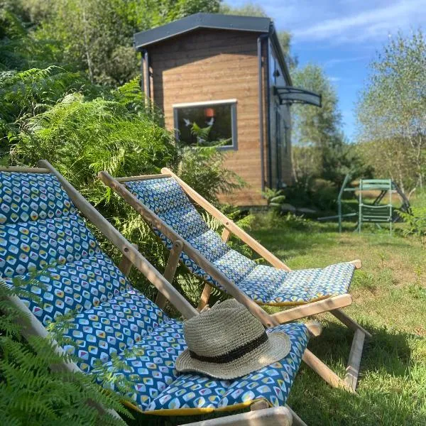 Tiny House tout confort dans un écrin de nature，位于Saint-Bonnet-le-Chastel的酒店
