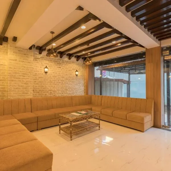 OYO 729 Hotel Era，位于Bālāju的酒店