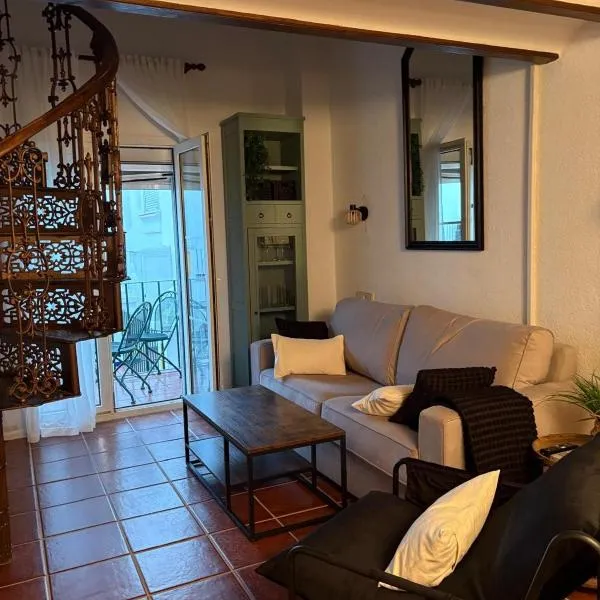 Dúplex Puente REY con balcon，位于埃尔罗西奥的酒店