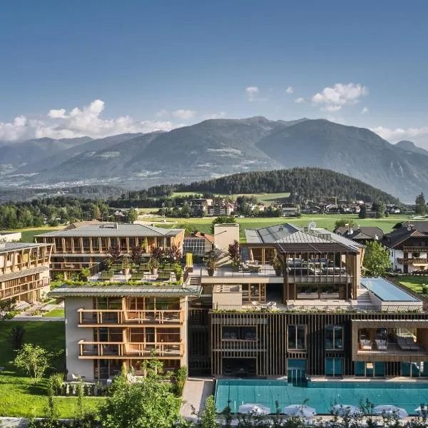 Falkensteiner Hotel Kronplatz - The Leading Hotels of the World，位于布鲁尼科的酒店