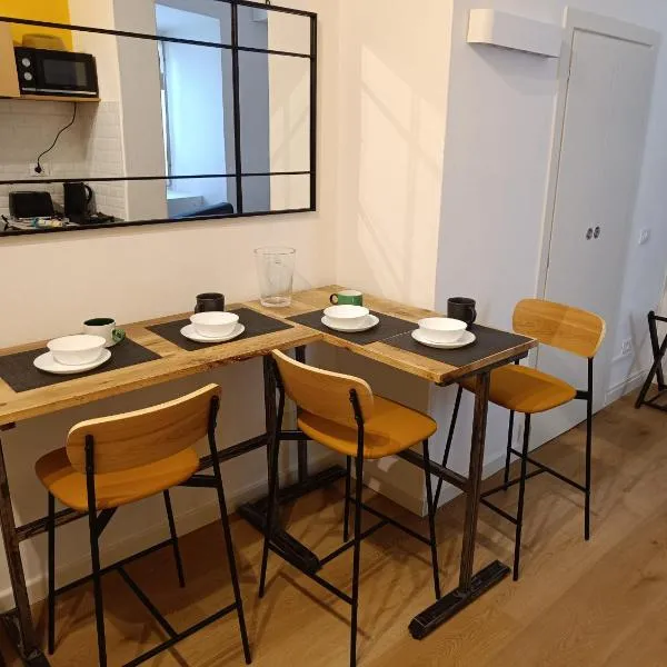 Castle apartment Aga，位于Uzzano的酒店