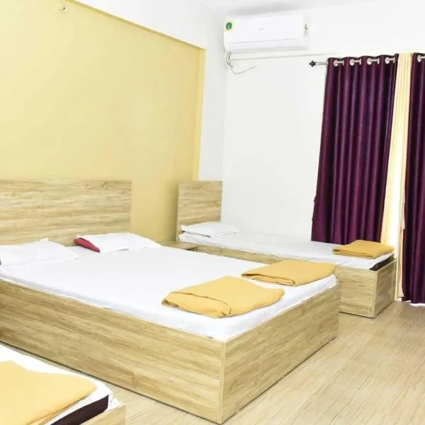 Hotel Amit Palace Bhimashankar，位于Ghod的酒店