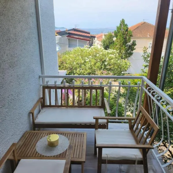 Oleander Apartment 2 in Pakoštane，位于帕科坦的酒店